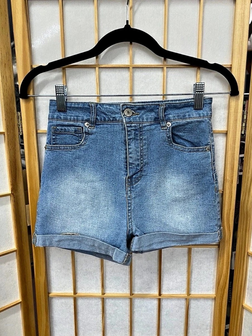 Love Tree Denim Jean Shorts in Blue Size Small Like New